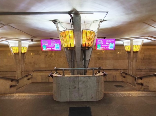 Сеть мультимедийных экранов на станциях метрополитена