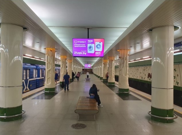 Сеть мультимедийных экранов на станциях метрополитена